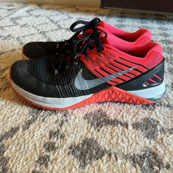 Women’s Nike DSX Flyknit Metcon - Picture 3 of 6